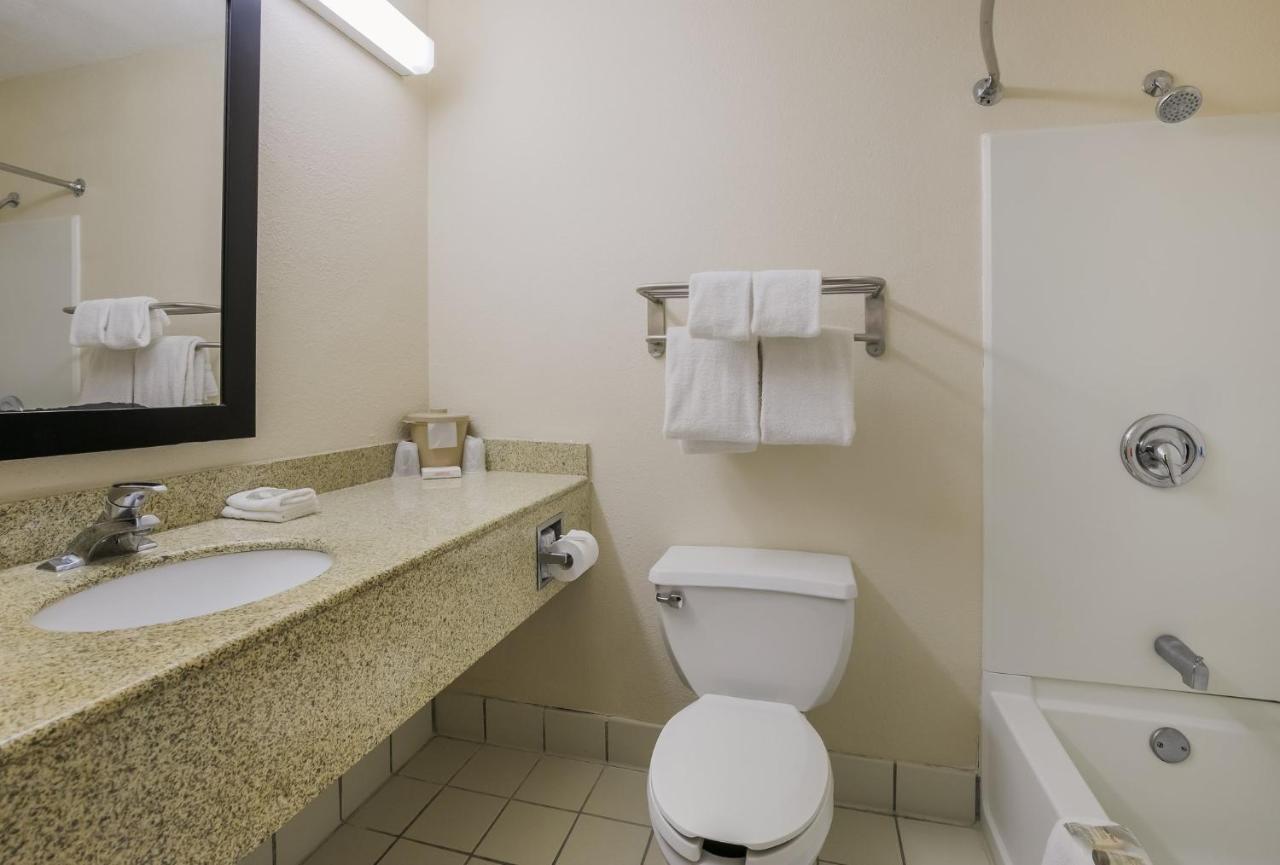 Red Roof Inn & Suites Knoxville East Eksteriør billede