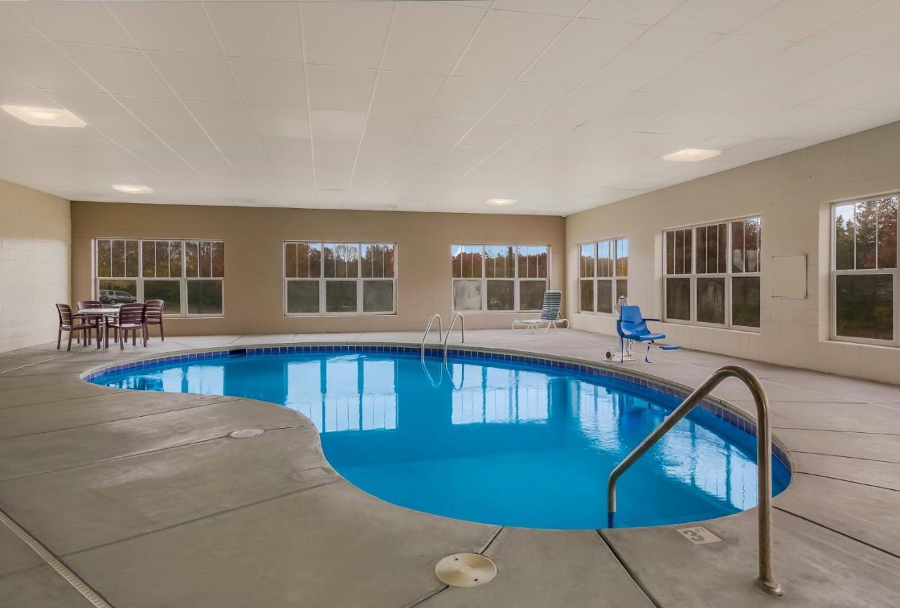Red Roof Inn & Suites Knoxville East Eksteriør billede