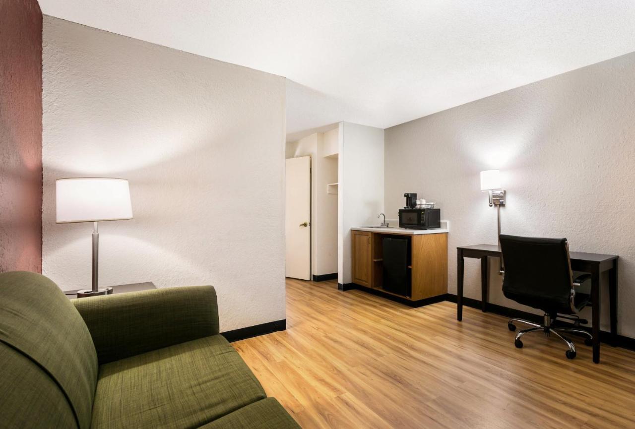 Red Roof Inn & Suites Knoxville East Eksteriør billede