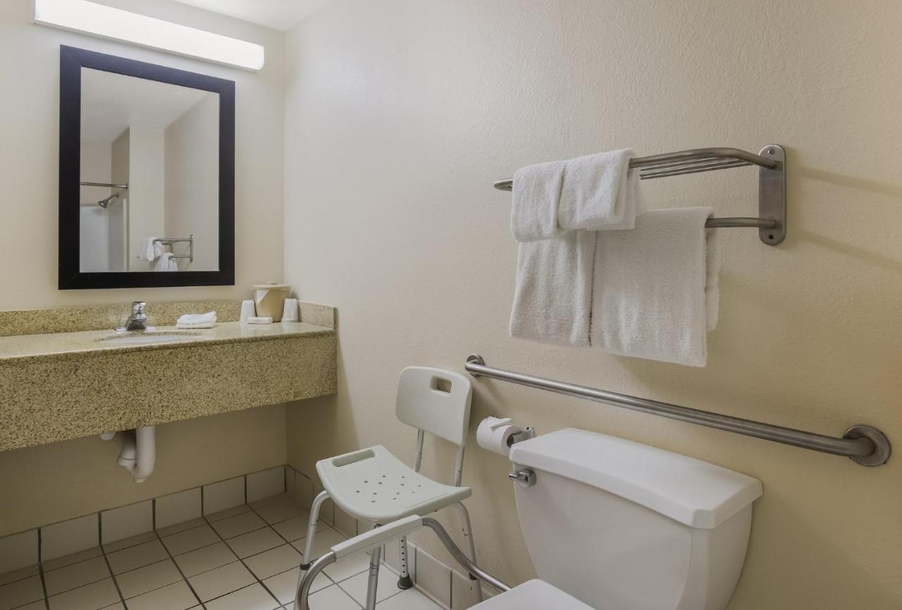 Red Roof Inn & Suites Knoxville East Eksteriør billede